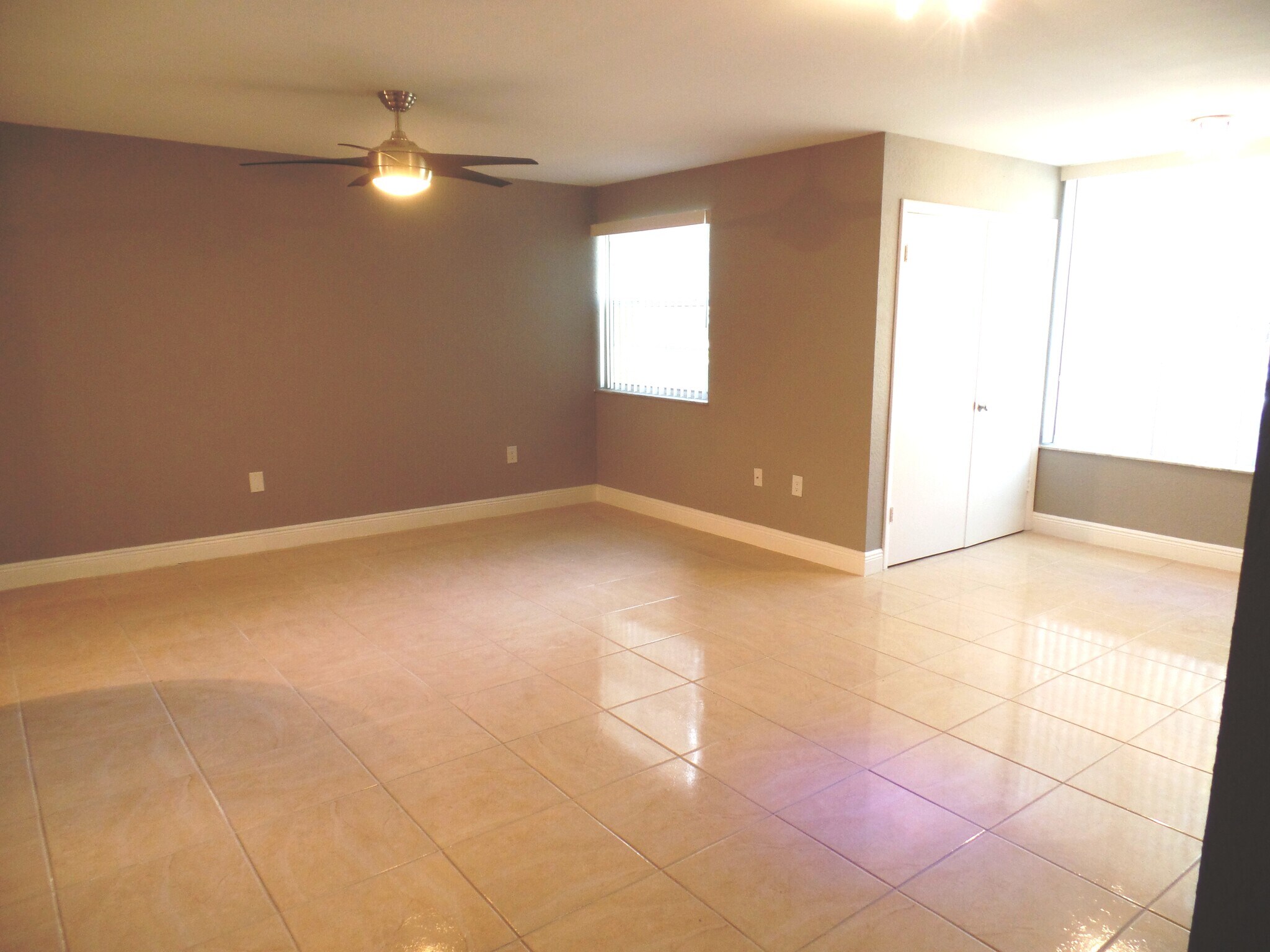 Building Photo - 2890 N Oakland Forest Dr