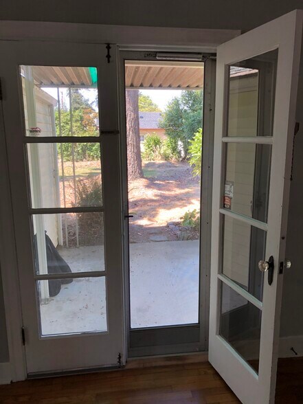 French doors to backyard - 1420 6th Ave SW