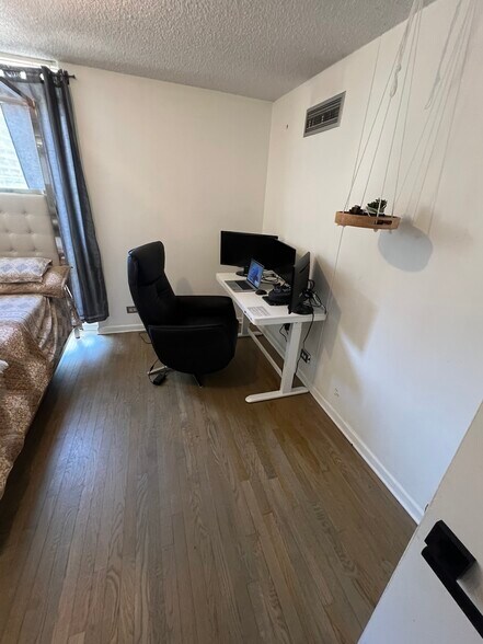 bedroom 2 - 200 N Dearborn St