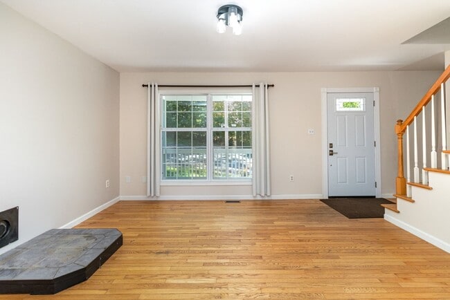 Building Photo - Private 5.7-Acre Lake Retreat – 3-Bed Esta...