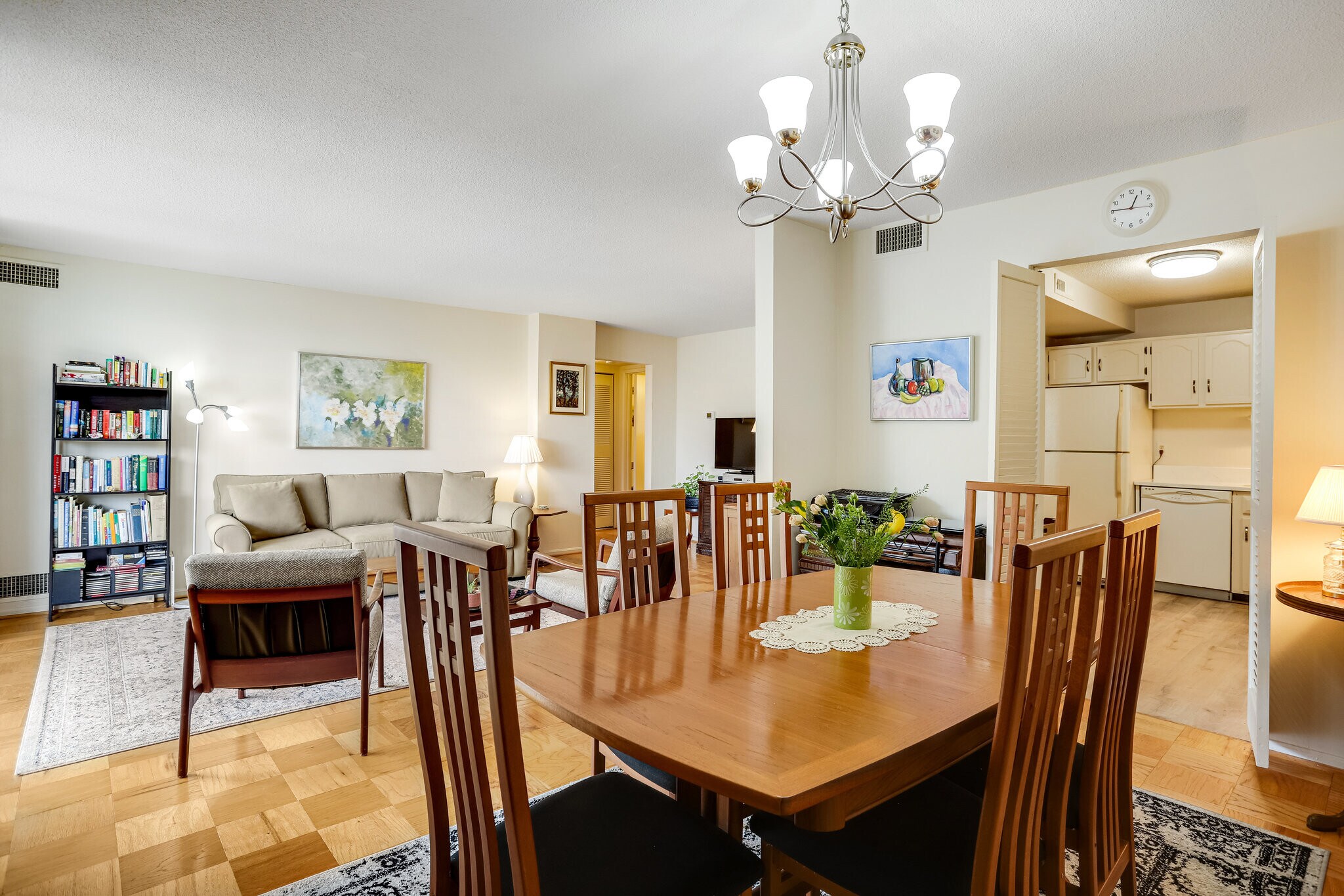 Separate dining area - 118 Monroe St