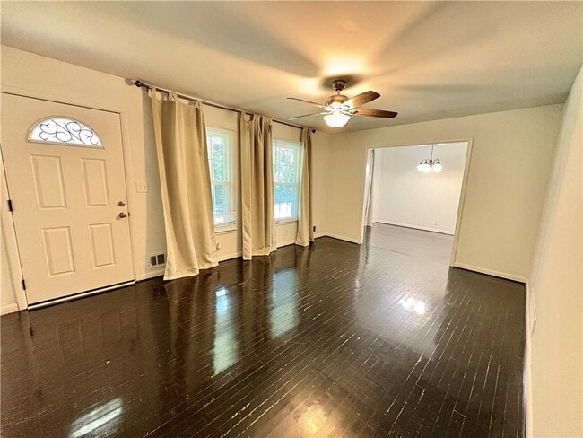 Building Photo - 850 James St NW