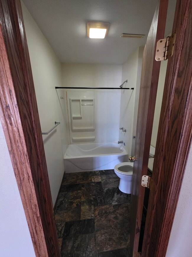 Building Photo - 3 Bed | 2 Bath | 2 Car Garage | Fully Fenced Yard