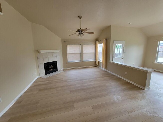 Building Photo - 1013 Howeth Dr