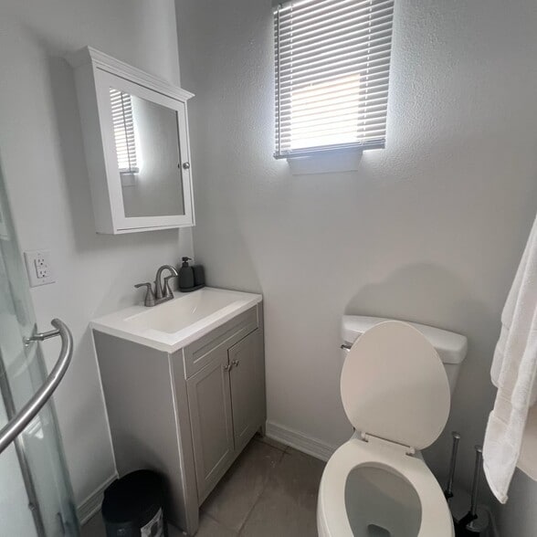 Building Photo - 4584 Tamarind Dr