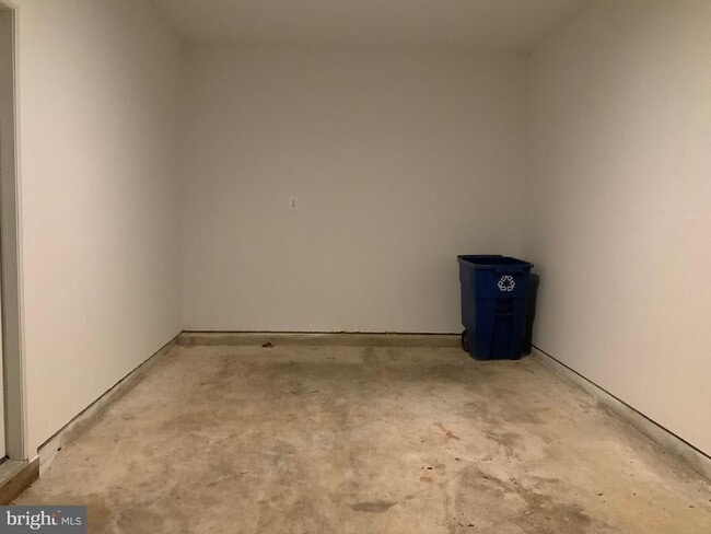 Building Photo - 3301 Castle Ridge Cir