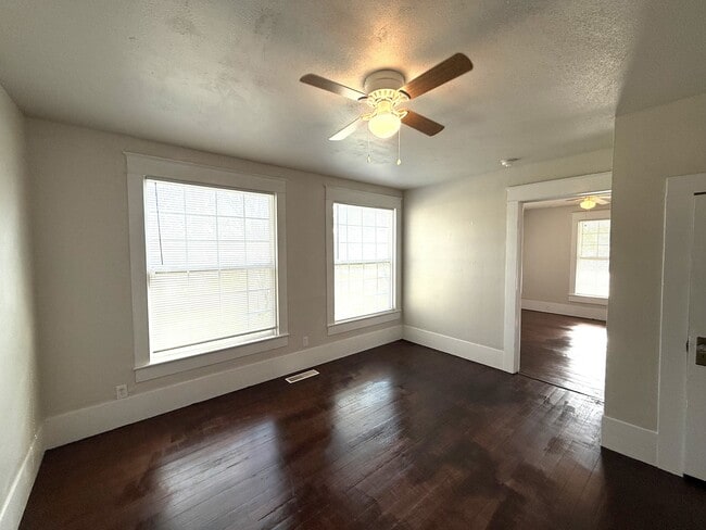 Building Photo - 524 Carter St SE