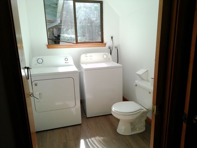 Building Photo - Beautifully Updated 3-Bedroom Home with Of...