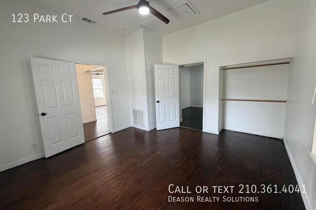 Building Photo - 123 Park Ct