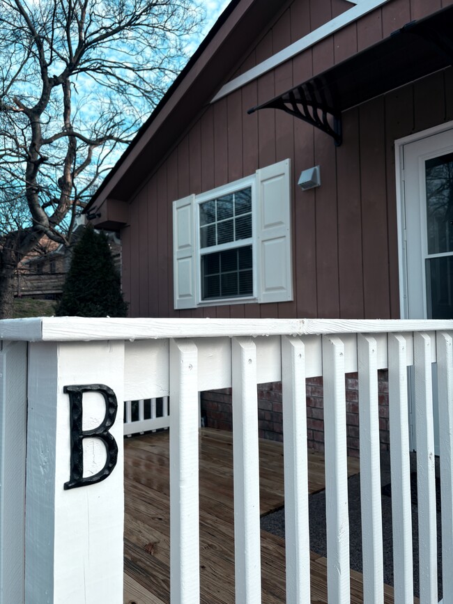 Building Photo - 2741 Jones Ave