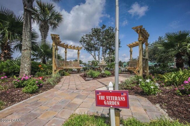 Building Photo - Beautiful waterfront condo in the gated co...