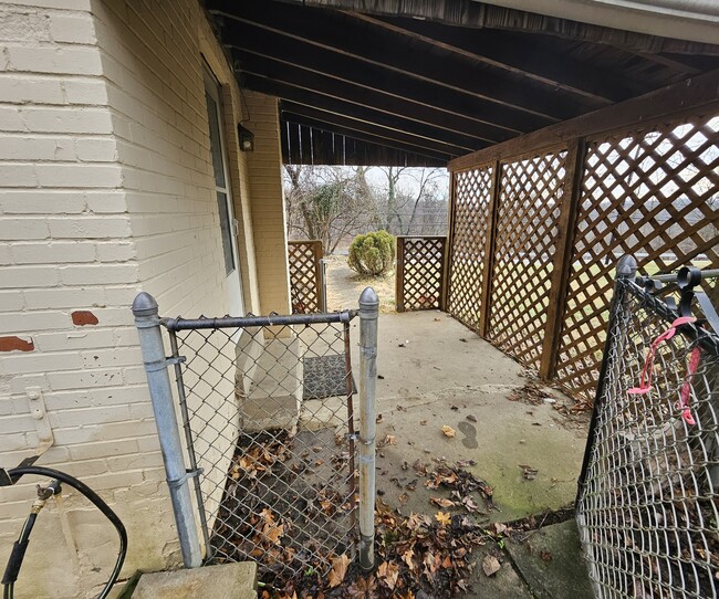 Building Photo - 855 Hamil Rd