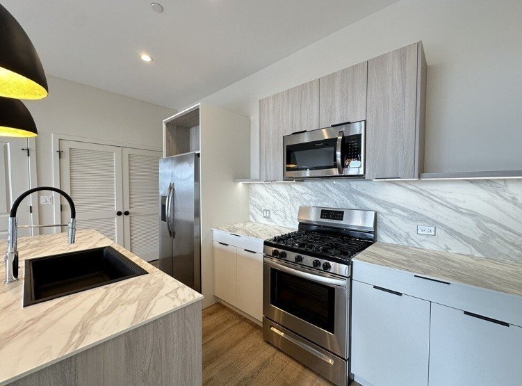 Building Photo - 6340 W Belmont Ave