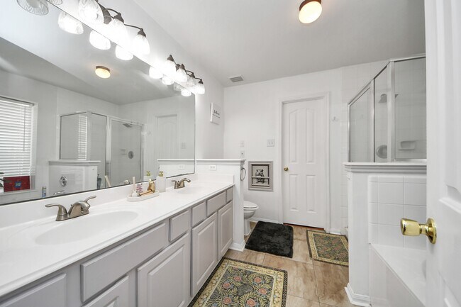 Building Photo - 18318 Farriswood Ct