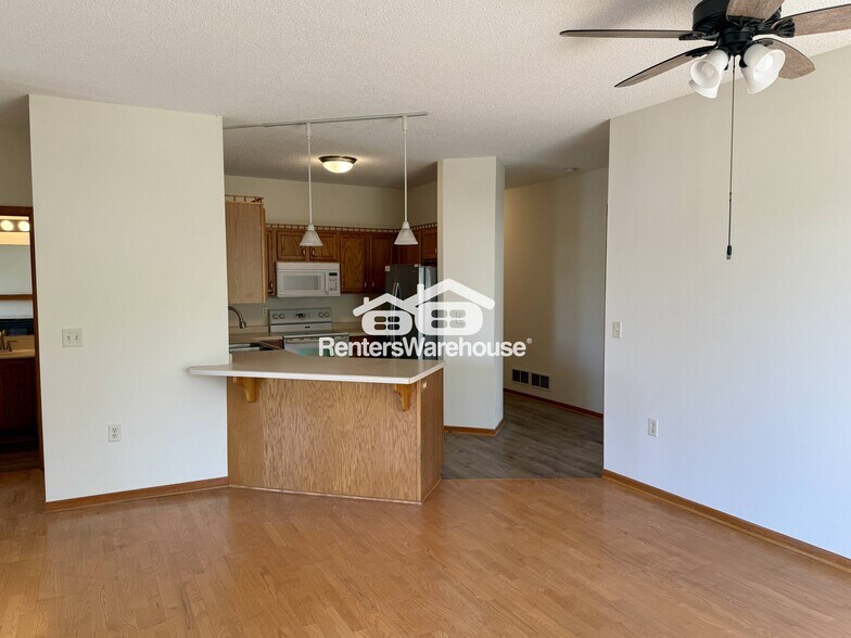 Building Photo - 1202 Crystal Pl E