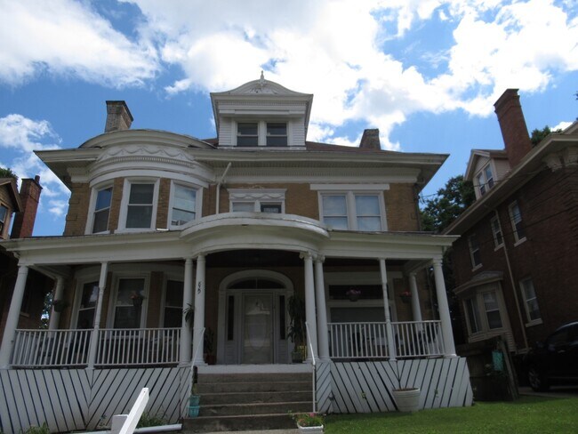 Primary Photo - 829 Windham Ave