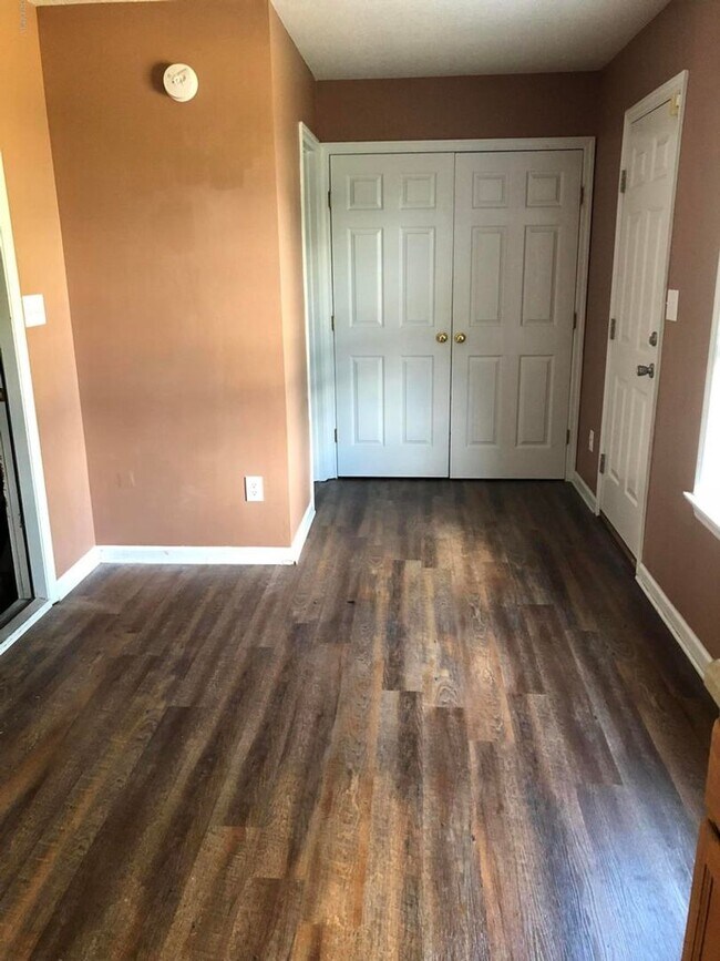 Building Photo - Welcome to Brookstone Crossing!