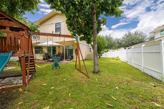Building Photo - 10600 La Placida Dr