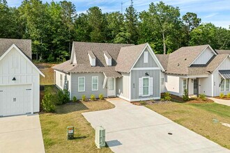 Building Photo - 854 Village Dr