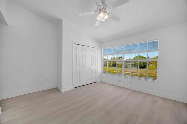 Building Photo - 727 Kensington Lake Cir