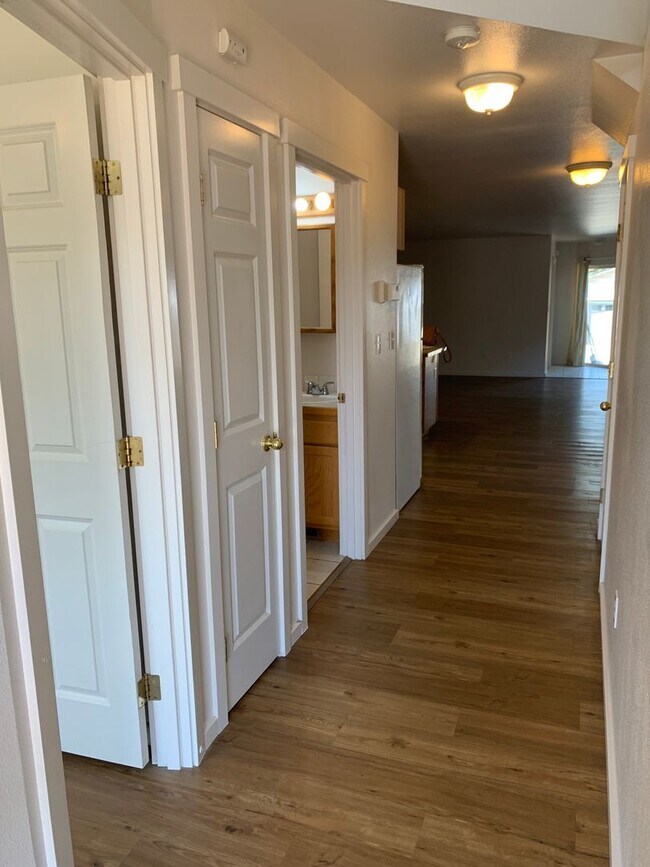 Building Photo - BishCarlson 2907 Duplex