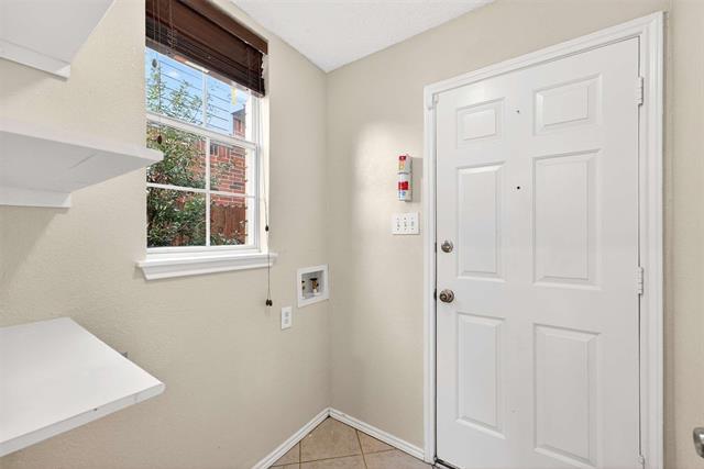 Building Photo - 2124 Newport Dr