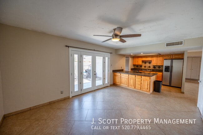 Building Photo - 1184 E Diamond Dr