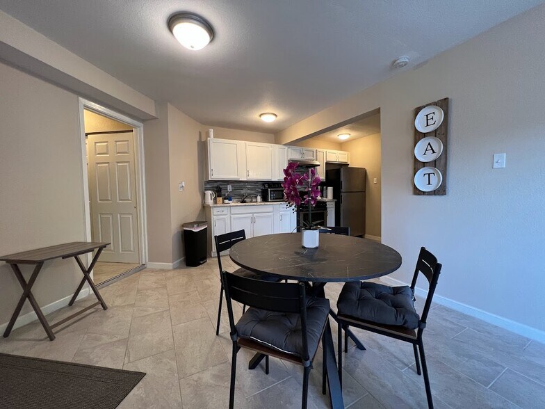 Building Photo - 122 Rilla Vista Dr