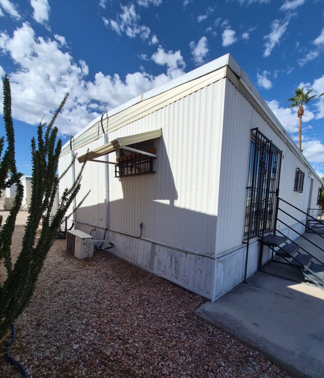 Building Photo - 3601 E Wyoming Ave