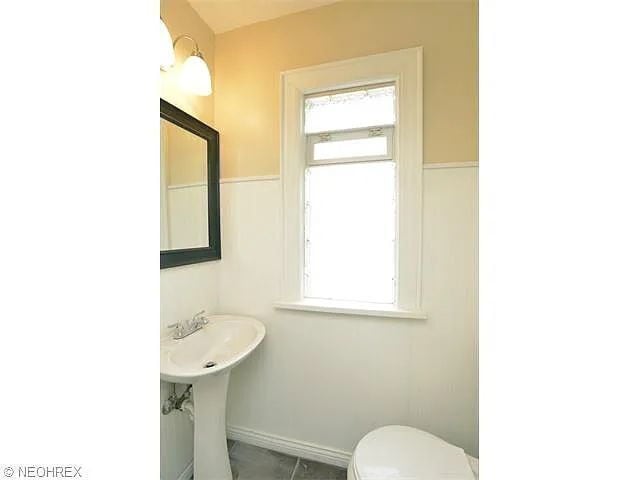 Building Photo - 3599 Grosvenor Rd