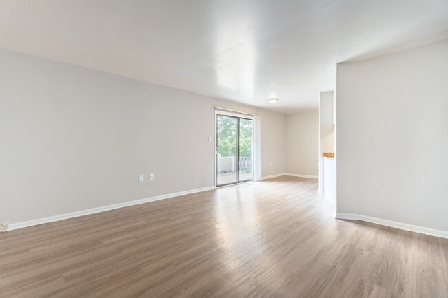 Building Photo - Dawson