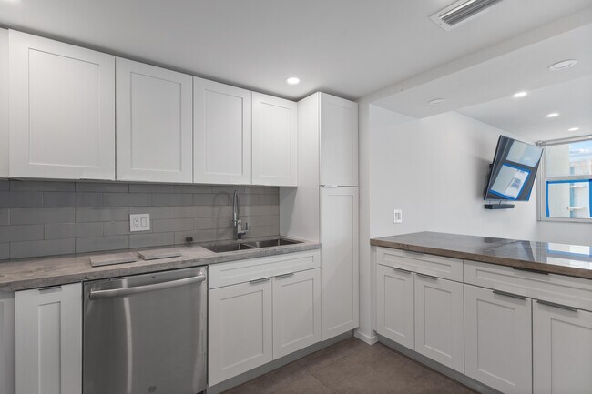Building Photo - 111 Briny Ave