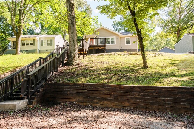 Primary Photo - 712 Woodlawn Dr