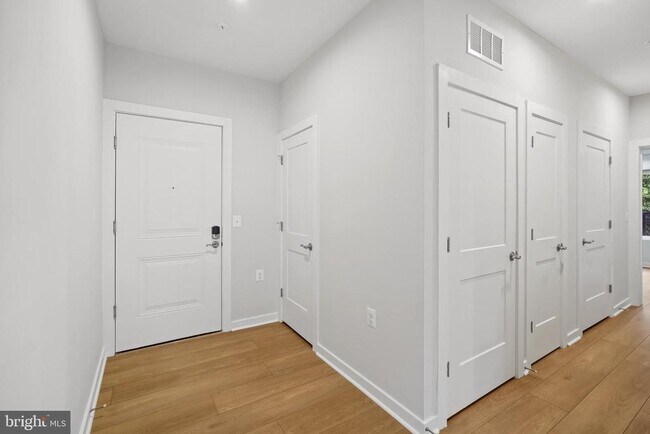 Building Photo - 1675 Bandit Loop