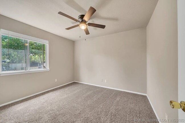 Building Photo - 6806 S Toledo Ave