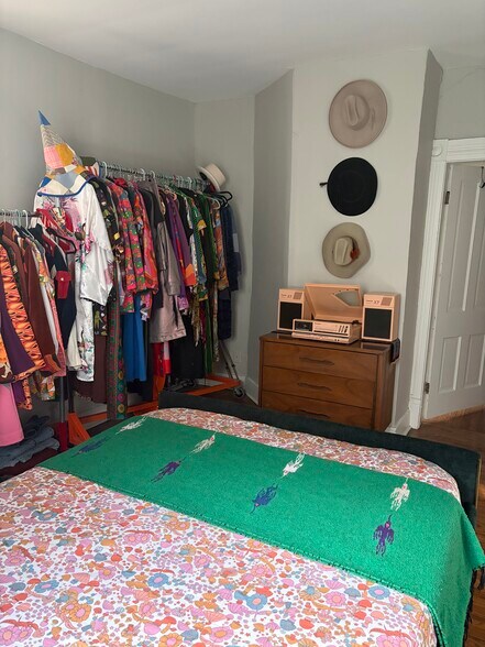 Bedroom 1 - 2580 Deming Ave