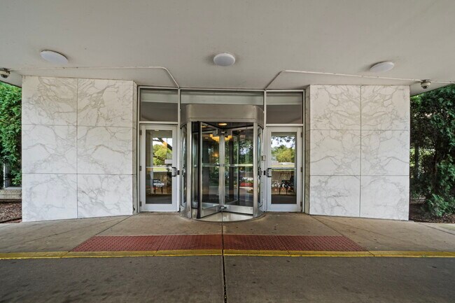 Building Photo - 3950 N Lake Shore Dr