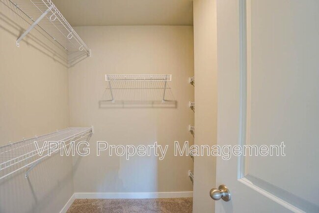 Building Photo - 13602 NE 75th Cir