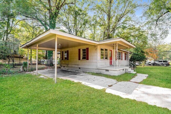 Building Photo - $1,199! 3Bed/ 1 Bath House! North of Birmingham! Save 50% off the first full month's rent. Apply ...