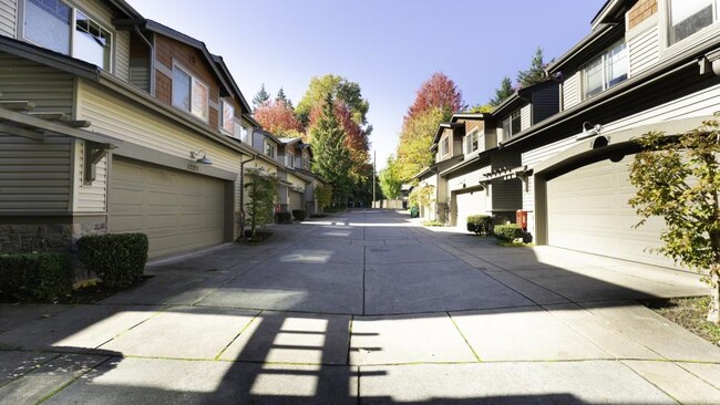 Building Photo - 3 bedroom in Kirkland WA 98033