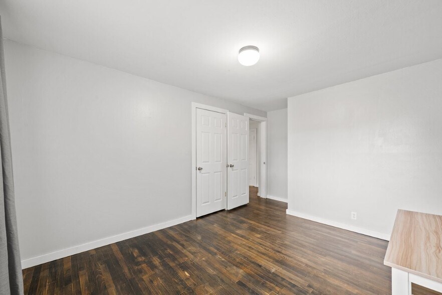 Building Photo - 1024 1st St