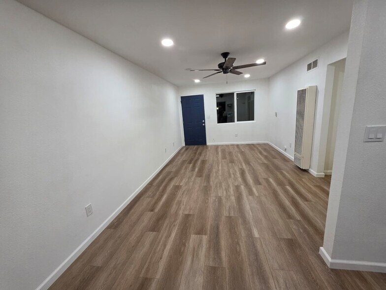 Living room - 2290 Lewis Ave