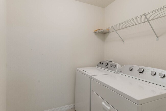 Building Photo - Turnkey 3-bed, 2-bath home with a 2-car garage Single Family Home