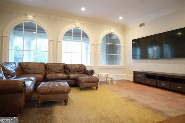 Building Photo - 453 Londonberry Rd NW