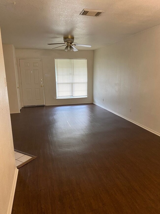 Building Photo - 5420 Creekridge A