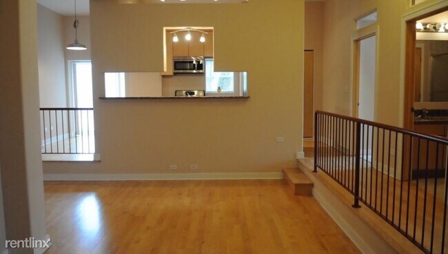 Building Photo - 2 br, 1 bath Apartment - 2300 S Central Ave
