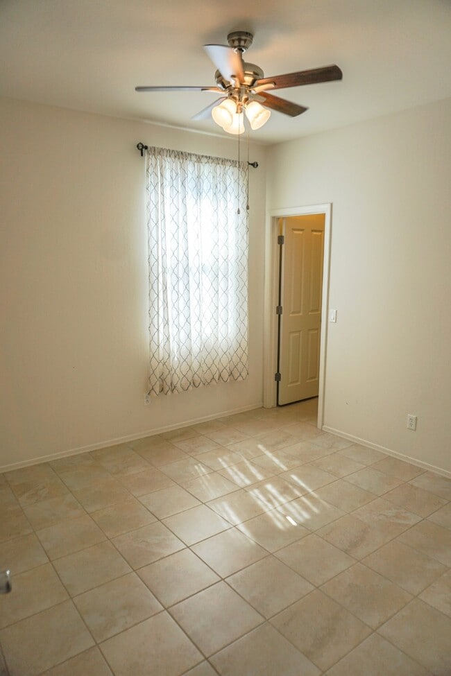 Building Photo - "Charming 3-Bed Oasis with Modern Comfort ...