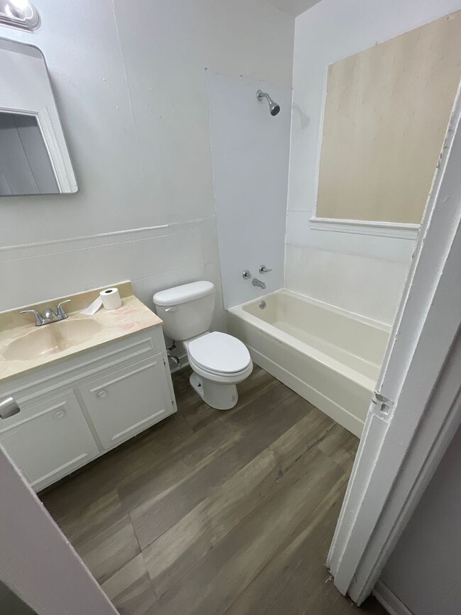 Building Photo - Spacious Sunset Acres Home