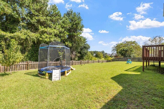 Building Photo - 5633 Tecumseh Dr