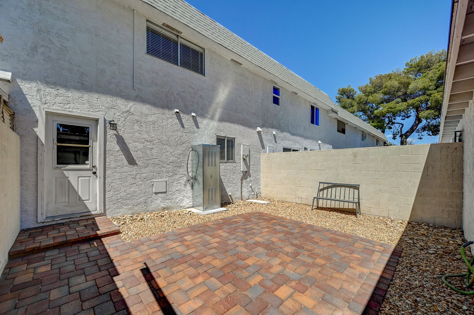 Building Photo - 573 Greenbriar Townhouse Way